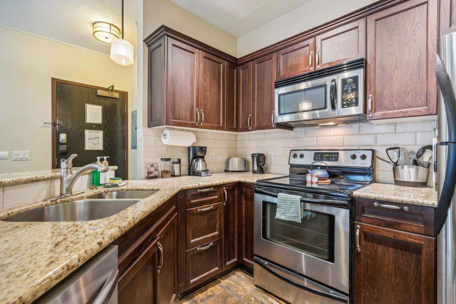 Cozy One Bedroom Condo With Indoor Pool And Hottub Canmore Exterior foto