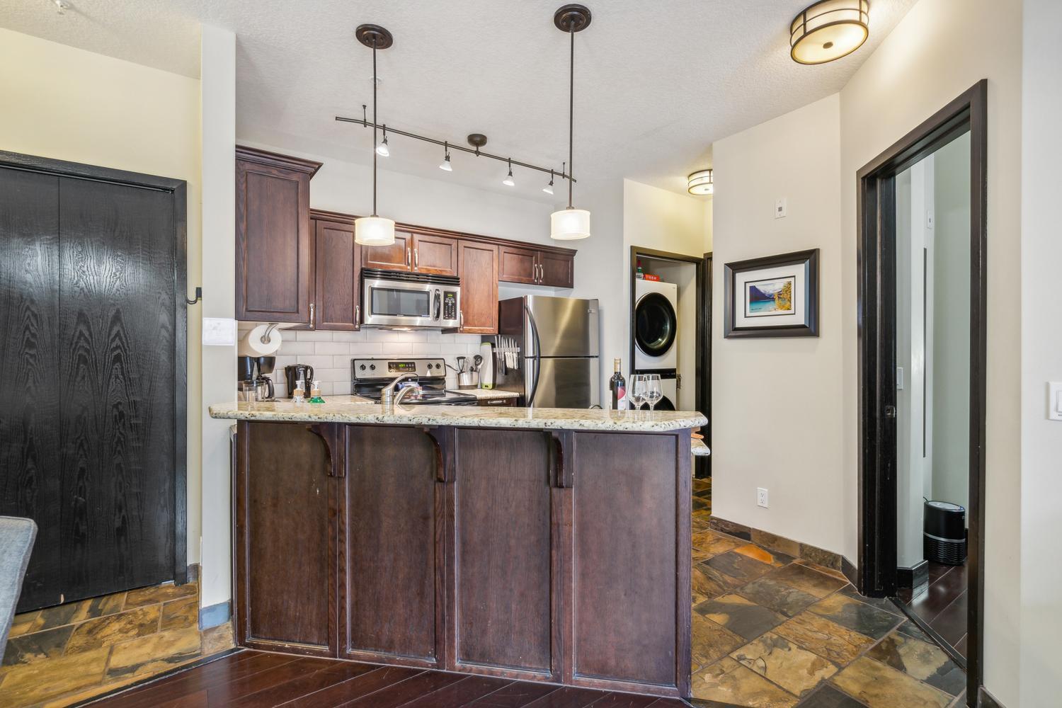 Cozy One Bedroom Condo With Indoor Pool And Hottub Canmore Exterior foto
